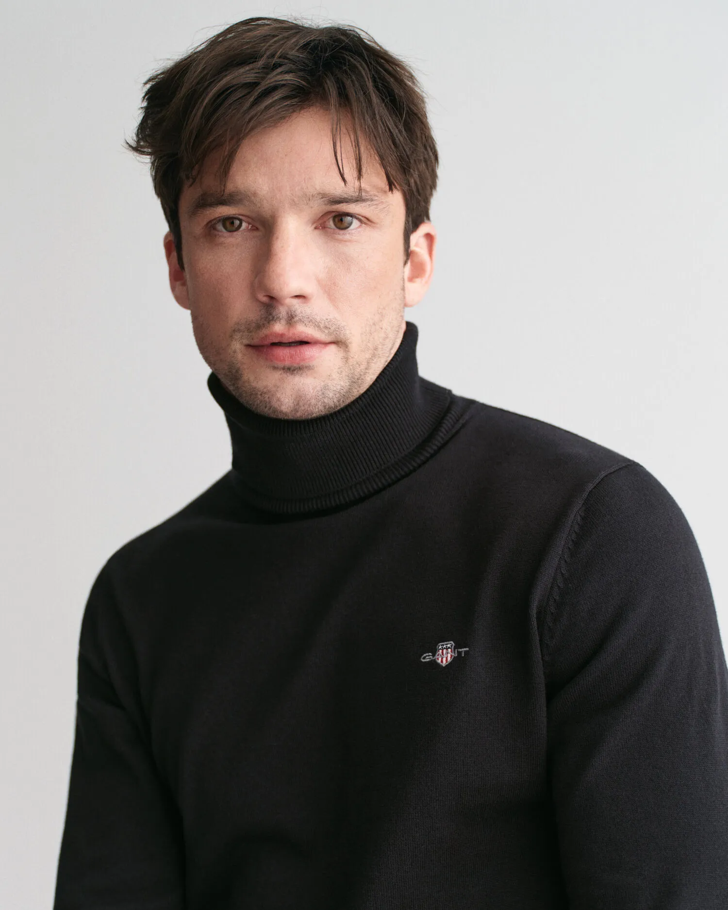 Maglia in cotone con collo alto classico    
