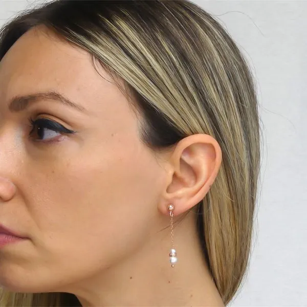 Orecchini pendenti placcati oro rosa con perle  ed elementi diamantati     