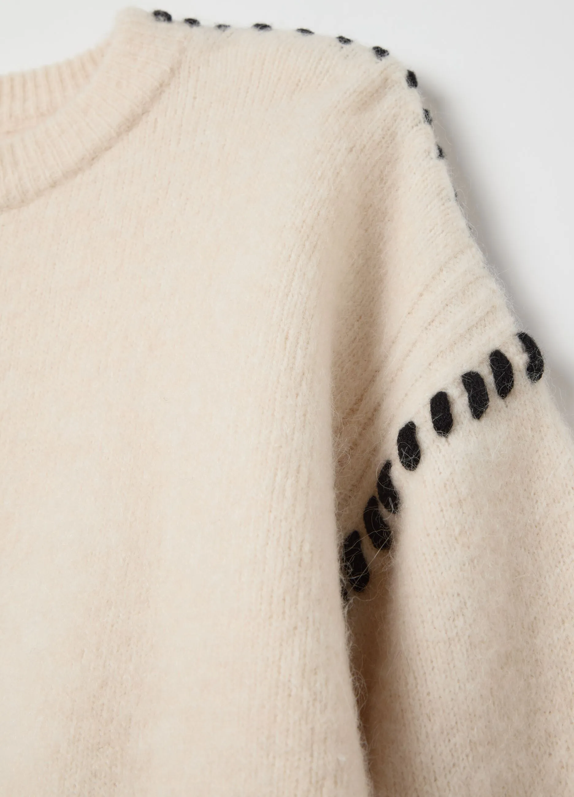 Pullover con dettagli a contrasto