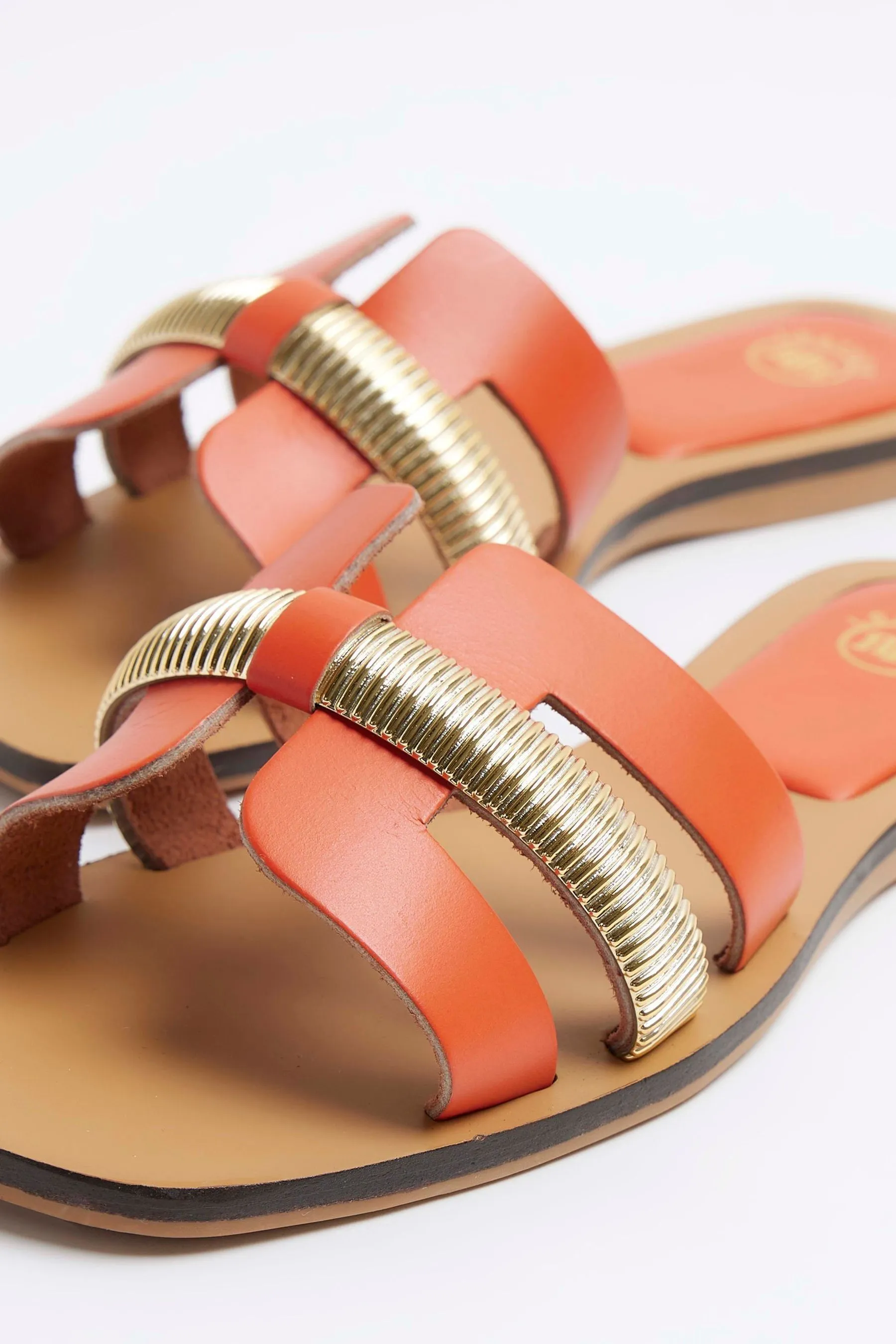 River Island in pelle con cinturino Sandali
